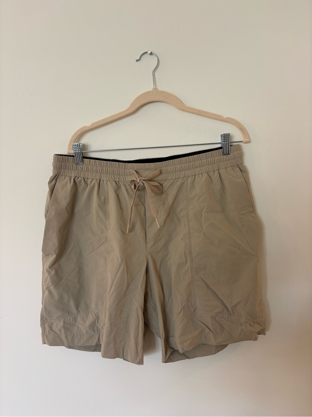 lululemon athletica Men's Light Tan Drawstring Hybrid Shorts